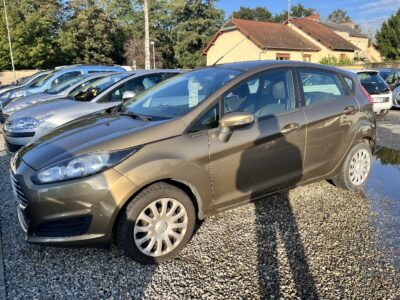 FORD – FIESTA – Berline – Essence sans plomb – Marron