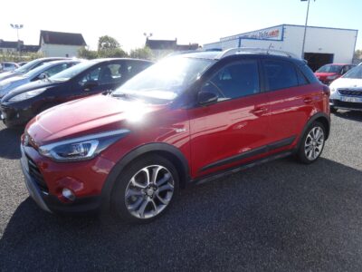 HYUNDAI – I20 – Berline – Essence sans plomb – Rouge