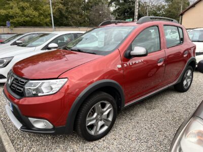 DACIA – SANDERO – Berline – Essence sans plomb – Rouge