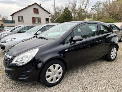 OPEL – CORSA – Berline – Essence sans plomb – Noir